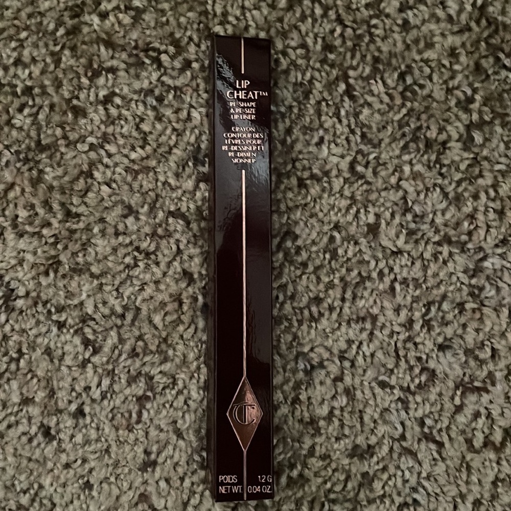 Charlotte tilbury lip cheat iconic nude lip liner
